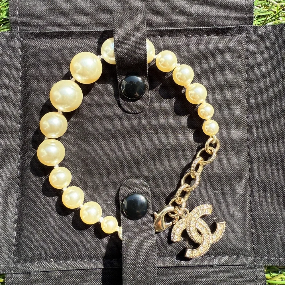Chanel 19V Graduated Pearl Crystal Crystals CC Logo Charm Pendant Bracelet Gold - Picture 5 of 13
